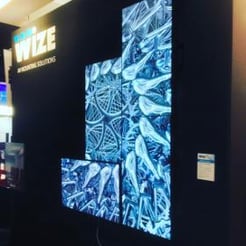 Wize-AV Montagelösungen Stand mit Werbung auf Videowand auf ISE 2017 Amsterdam
