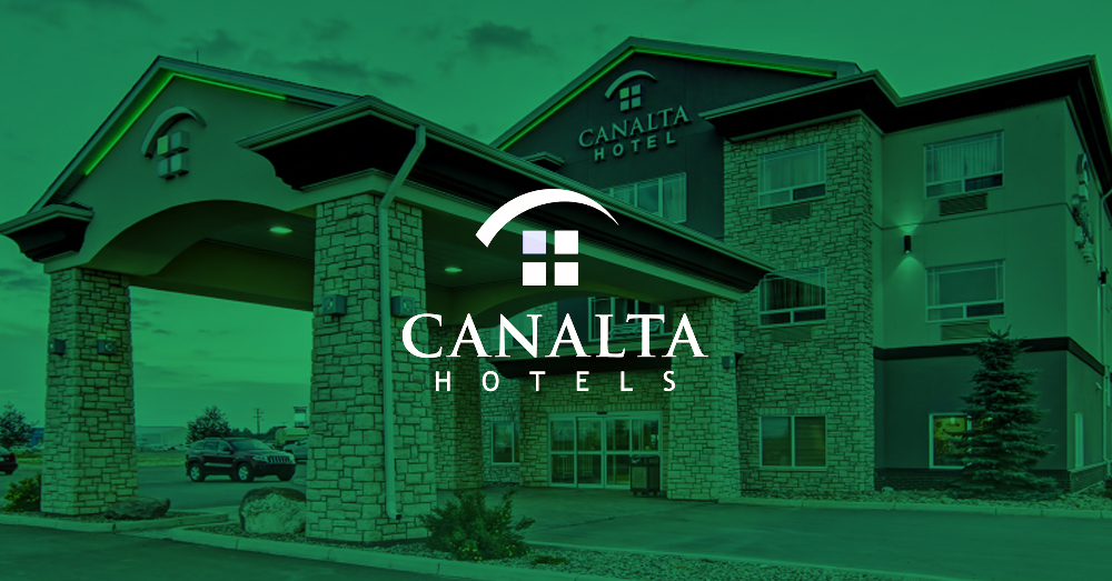Foto eines Canalta-Hotels, mit einem grünen transparenten Overlay und dem Canalta-Hotel-Logo in Weiß in der Mitte