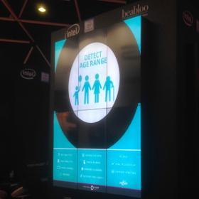 Intel Beabloo Standwerbung auf einer 3 x 4 Panel Videowand auf der ISE 2017 Amsterdam