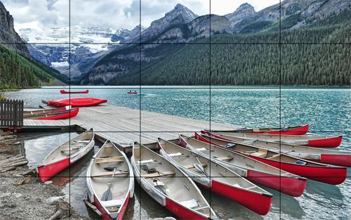 Ein Foto des Lake Louise und seiner Anlegestelle mit roten Booten auf einer 5 x 5-Panel-Videowand